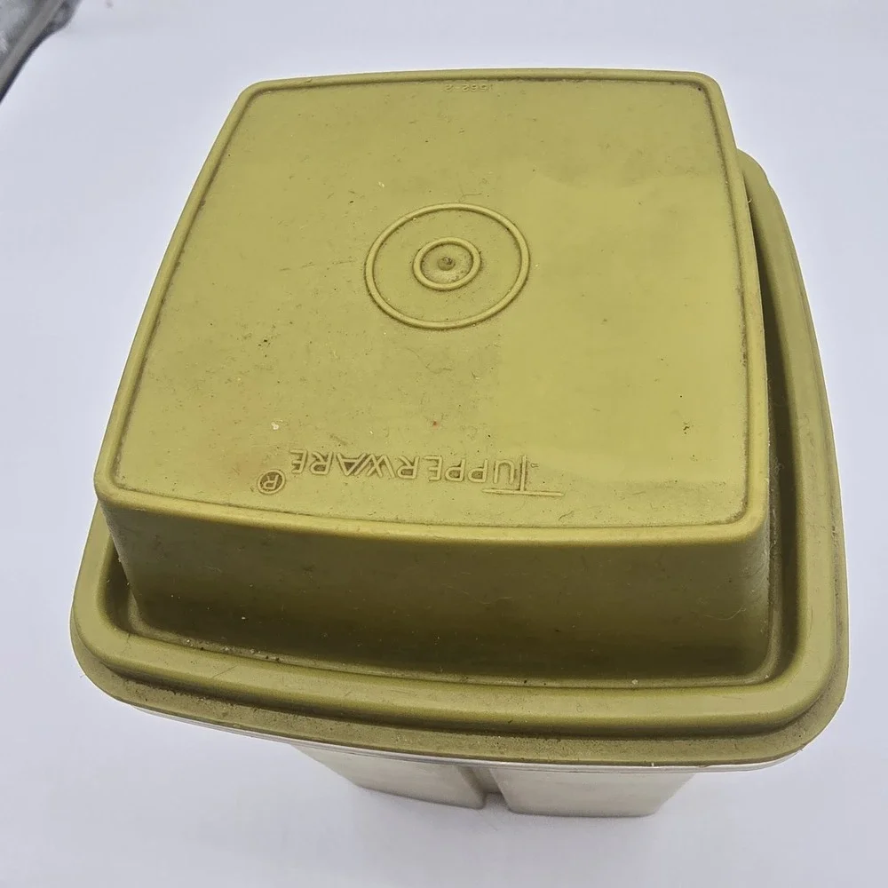 Tupperware Pick-A-Deli Pickle Olive Keeper Avocaod Green Lid 1560 Vintage